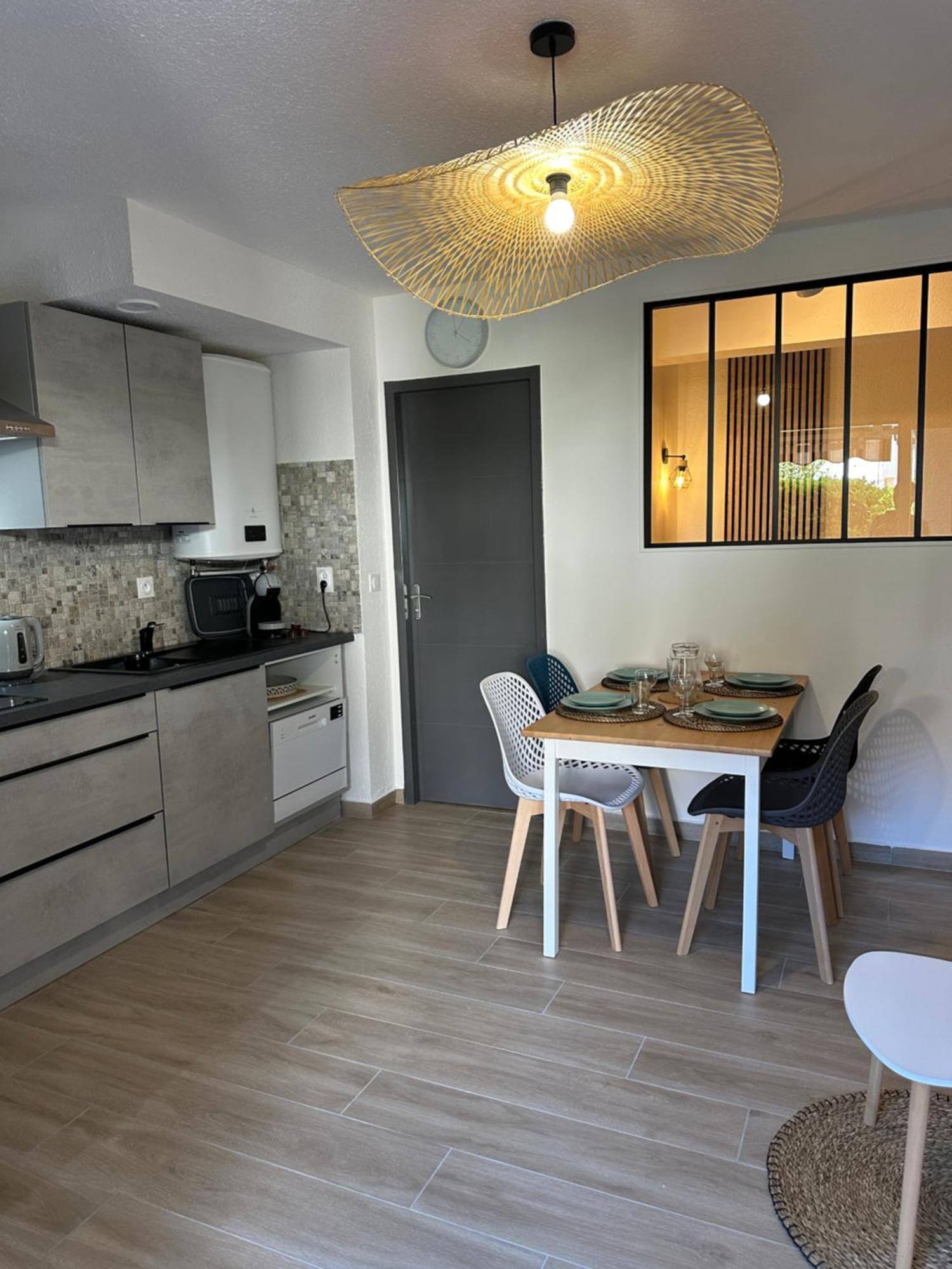 Appartement Climatise Avec Chambre Et Parking Privatif Locations Vld Camargue Saintes-Maries-de-la-Mer Exterior photo