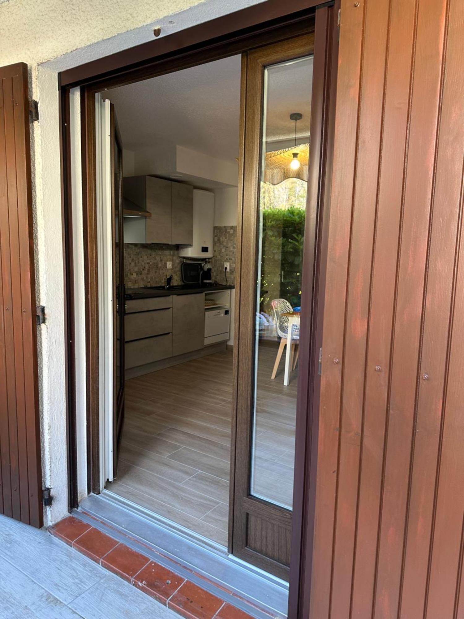 Appartement Climatise Avec Chambre Et Parking Privatif Locations Vld Camargue Saintes-Maries-de-la-Mer Exterior photo