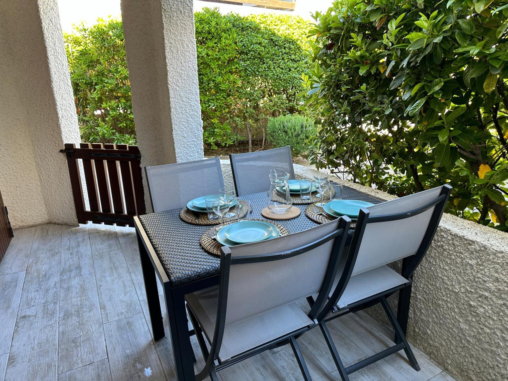 Appartement Climatise Avec Chambre Et Parking Privatif Locations Vld Camargue Saintes-Maries-de-la-Mer Exterior photo